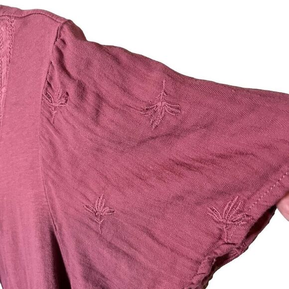 Live & Let Live Short Sleeved Embroidered Top Size 2x Runs Small - Picture 4 of 7
